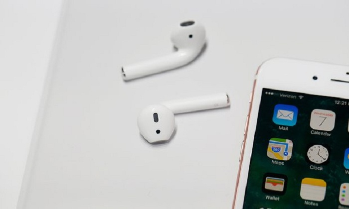 Apple faces tough sell after scrapping iPhone 7 headphones jack